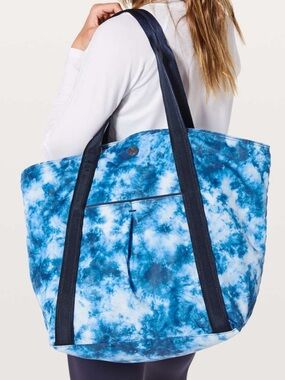 Lululemon Blue Tie-Dye Live Free Dance Studio Tote Bag